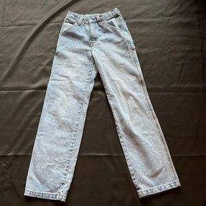 Brandy Melville Feanne Light Wash Jeans.                     Size small